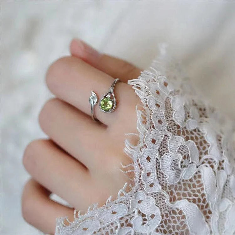 Vintage Delicate Peridot Leaf Ring