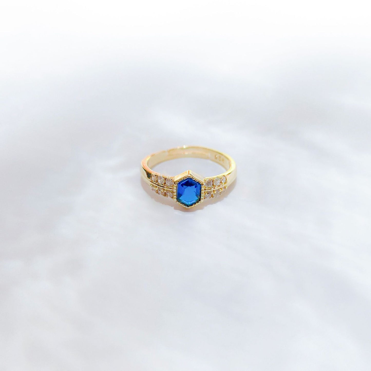 Inlaid Dark Blue Zircon Shield Ring