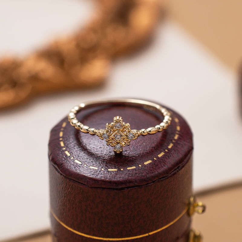 Exquisitely Zircon Inlaid Ring