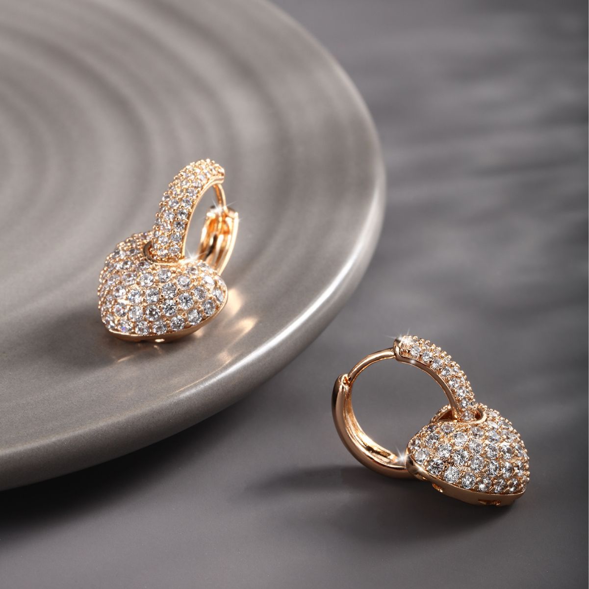 Peach Heart Slightly Inlaid with Zircon Fashion Love Earrings