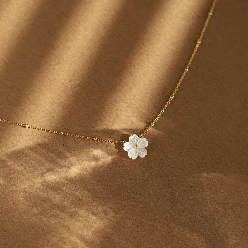 Women's White Shell Daisy Blossom Necklace