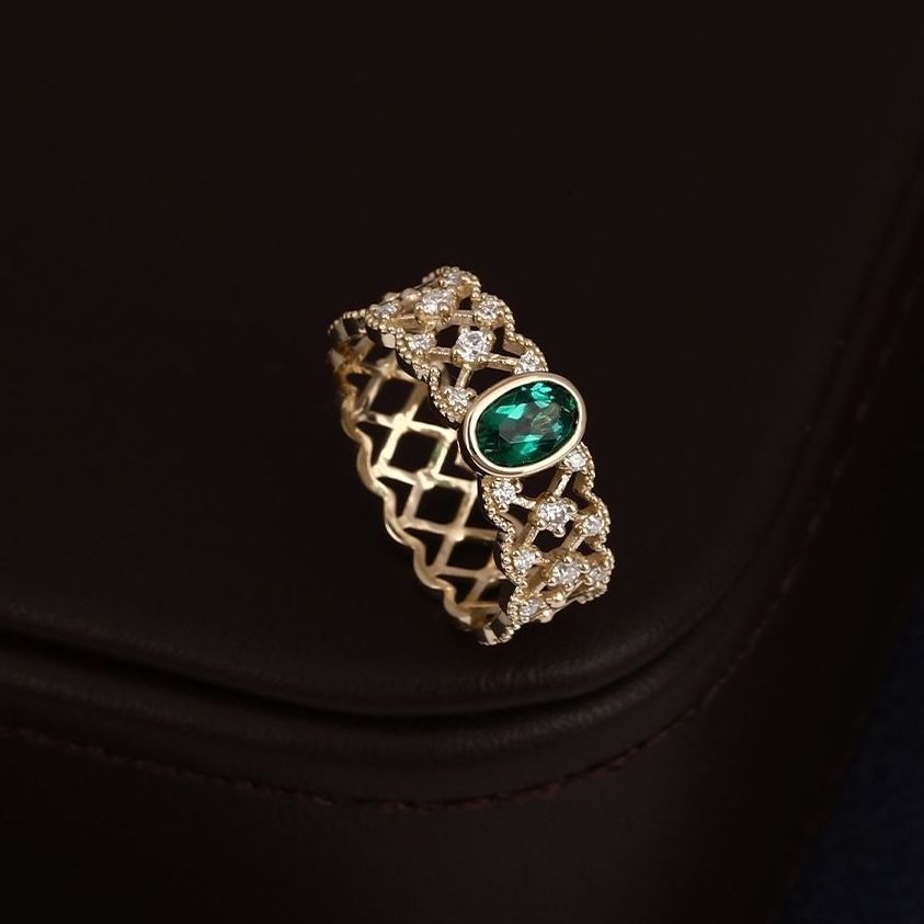 Vintage Faux Emerald Lace Court Ring