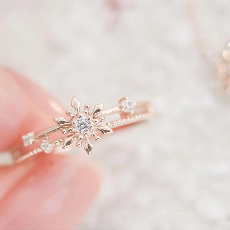 Niche Elegant Snowflake Zircon Ring