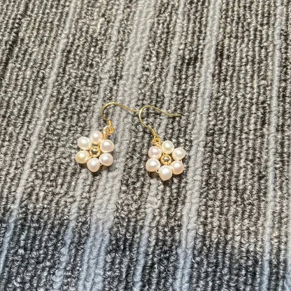 Dainty Daisy Pearl Earrings