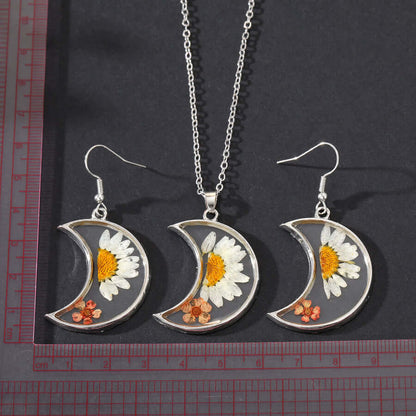 Crescent Moon Daisy Dried Flower Resin Necklace