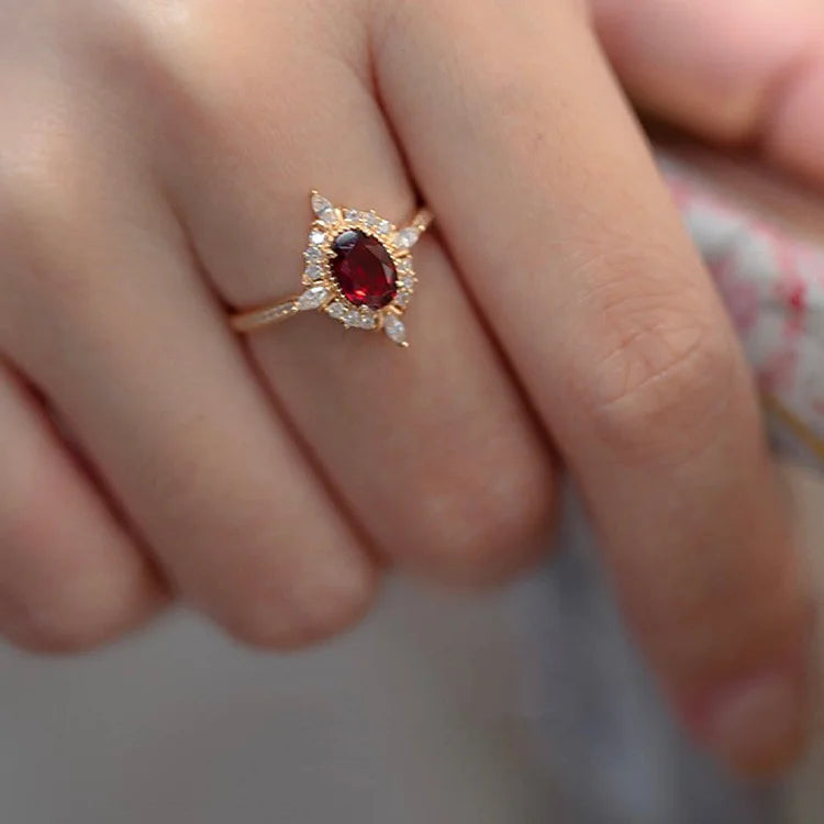 Vintage Ruby "Miss Rose" Atmosphere Ring