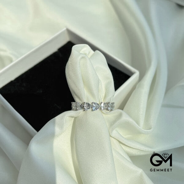 S925 Silver White Heart Zircon Rule Ring