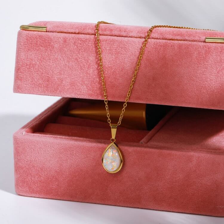 18k Natural Opal Drop Shape Pendant Necklace