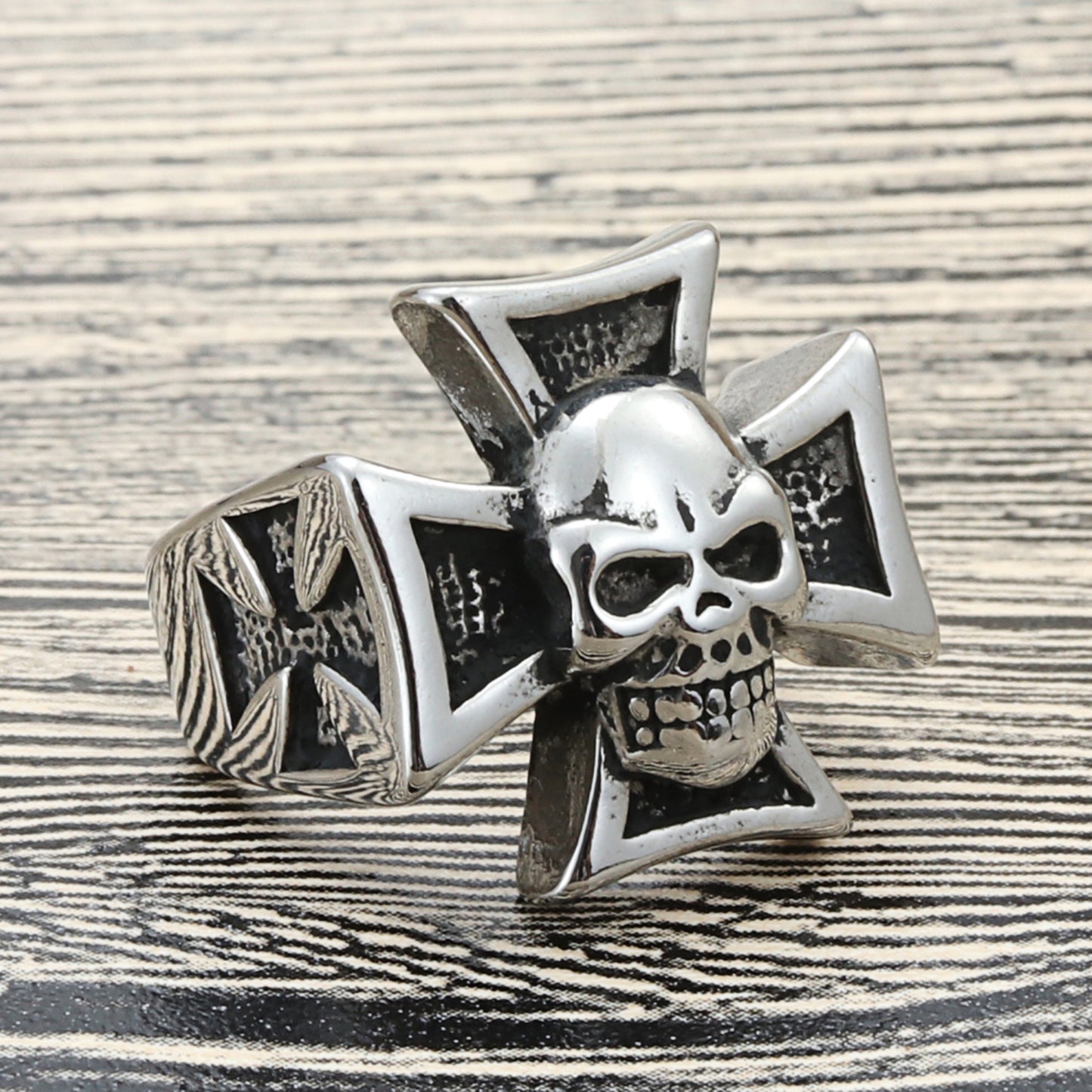 Skull Cross Retro Punk Ring