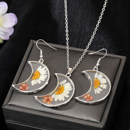 Crescent Moon Daisy Dried Flower Resin Necklace