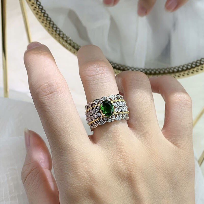 Retro Palace Style Hollow Pattern Two-color Gold High-end Jewelry Lace Imitation Emerald Dove Egg Ring