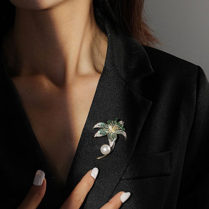 Luxurious Emerald Full Stones Lily Brooch