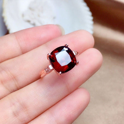 Pigeon's Blood Red Fire Color Treasure Ring Imitation Natural Mozambique Garnet Ring