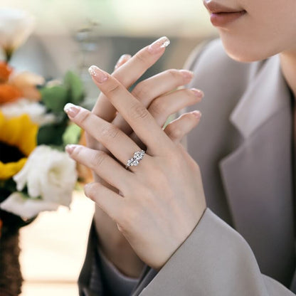 White Round Zircon Personality Design Ring