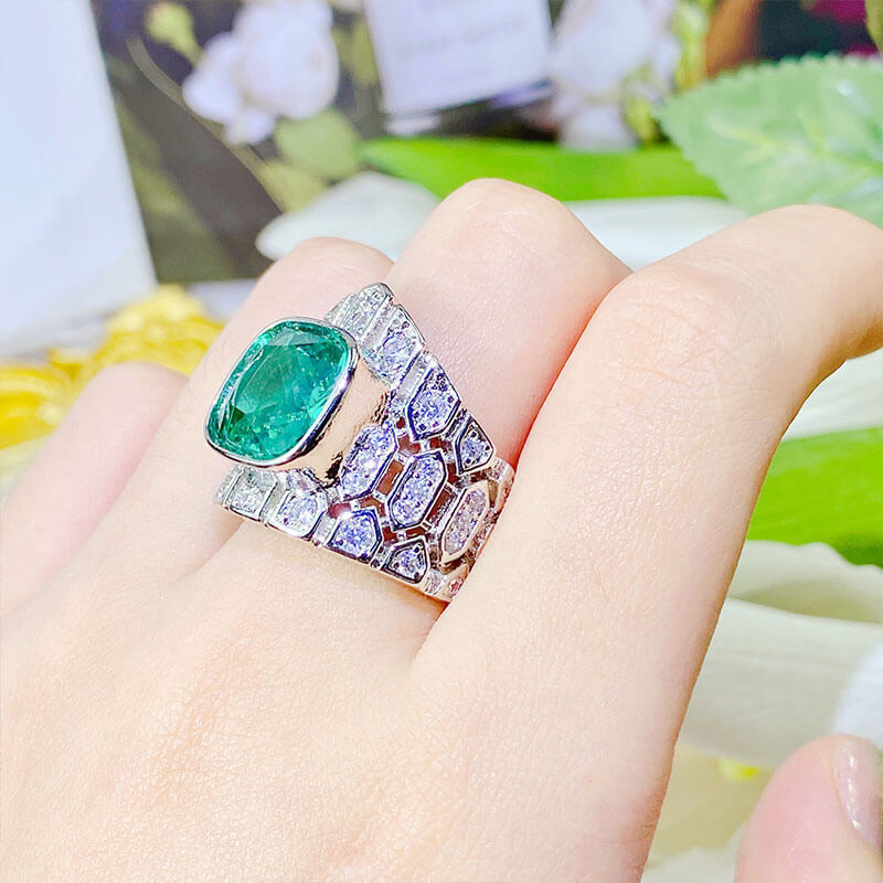 Creative Design Snake Pattern Cultured Emerald Micro Paved Diamond Ring