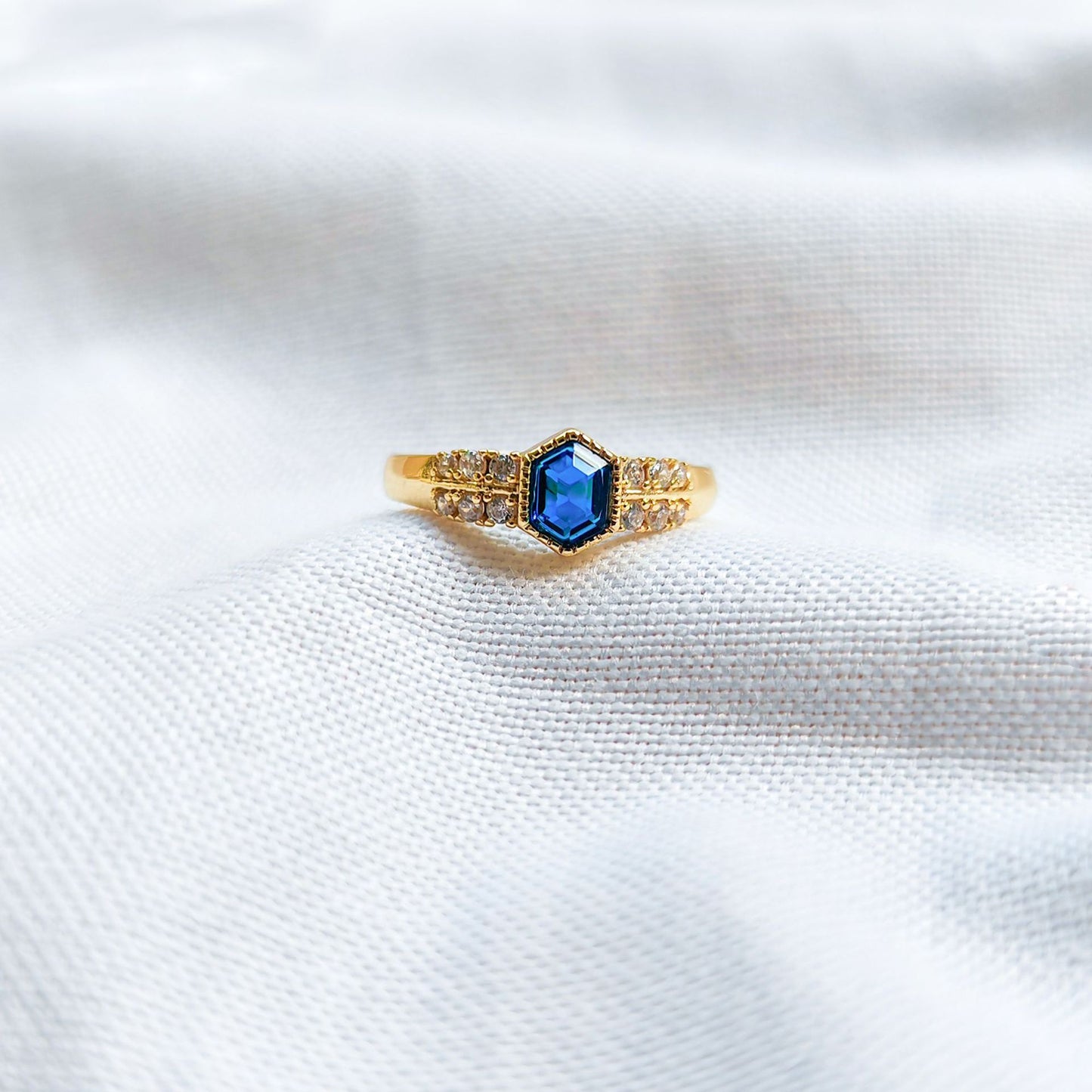 Inlaid Dark Blue Zircon Shield Ring