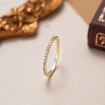 Versatile V-Shaped Inlaid Zircon Ring