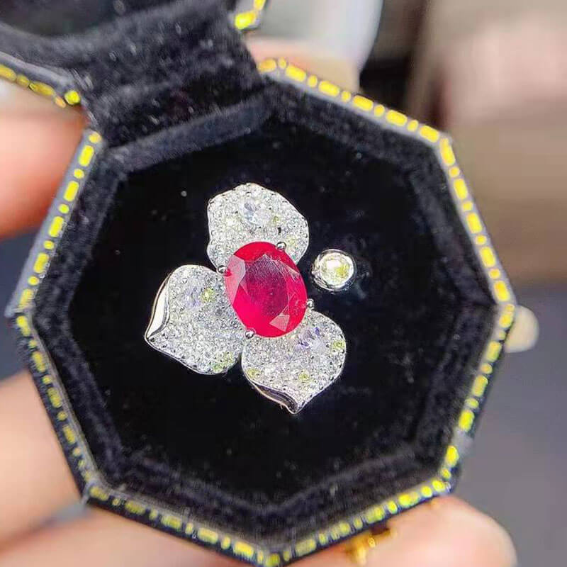 Light Luxury Micro-studded Three-leaf Flower Ring with Diamonds Red and Yellow Diamond Colored Jewel Ring