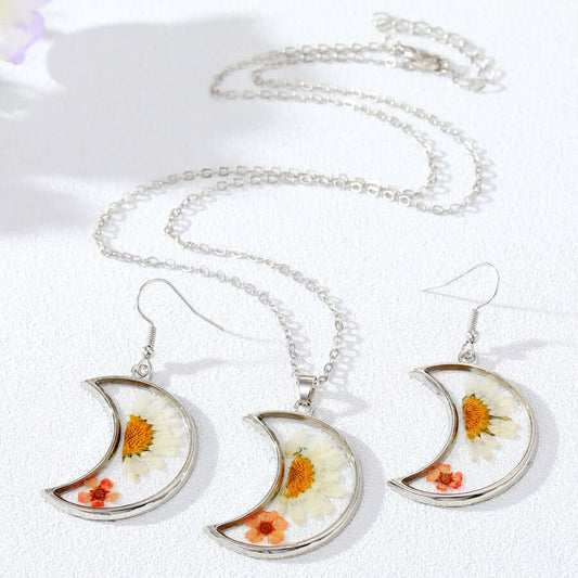 Crescent Moon Daisy Dried Flower Resin Necklace