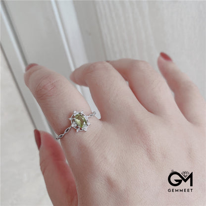 Light Luxury Peridot Green Crystal Ring