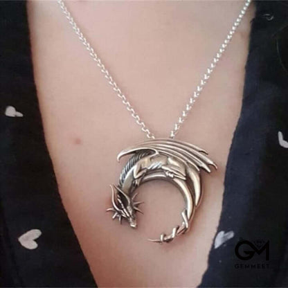 Creative Flying Dragon Necklace