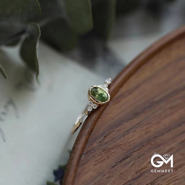 Peridot Vintage Golden Ring