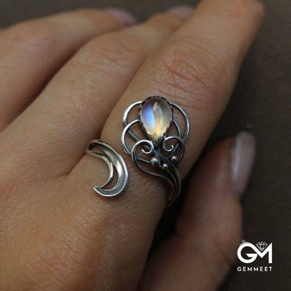 Elegant Vintage Round Moonstone Ring