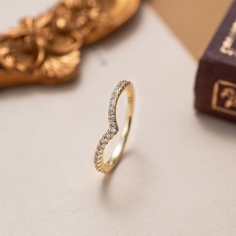 Versatile V-Shaped Inlaid Zircon Ring