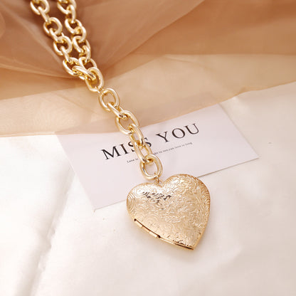 Geometric Metal Chain Exaggerated Heart Necklace