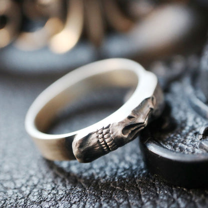 Retro Men's Narrow Skull Ring