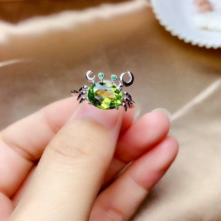 Simple Peridot Crab Ring Necklace