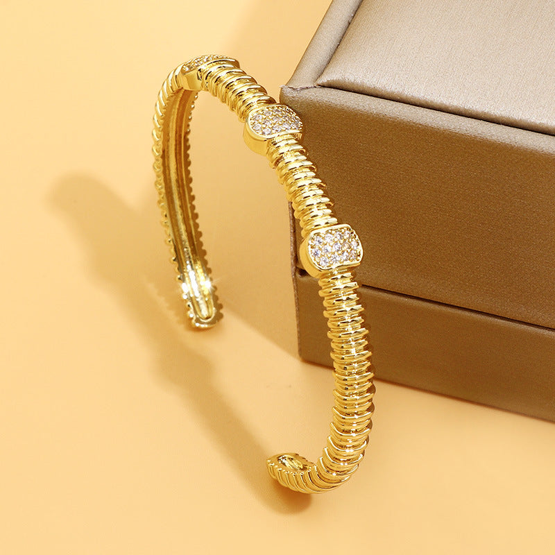 Simple C-shaped Copper K-plated Gold Bracelet for Women