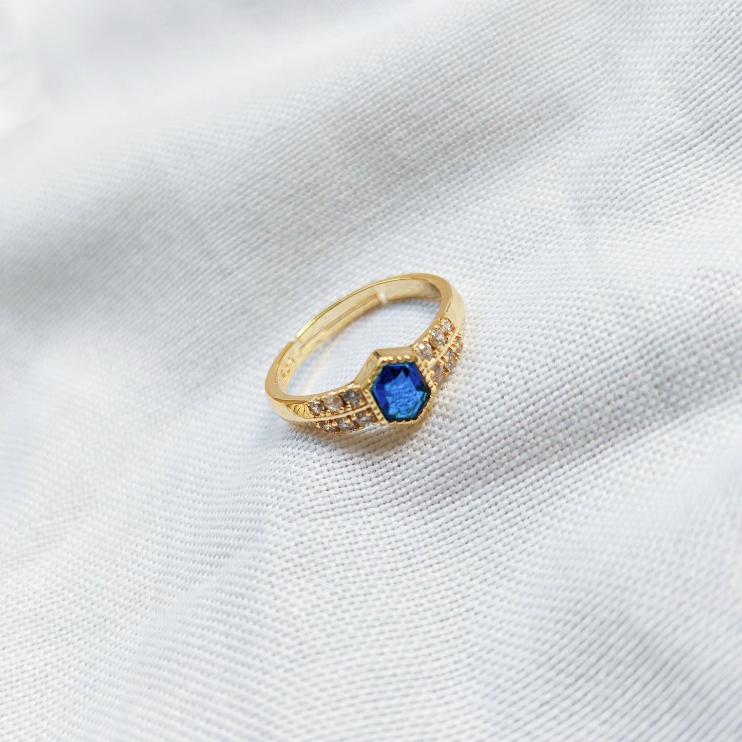 Inlaid Dark Blue Zircon Shield Ring