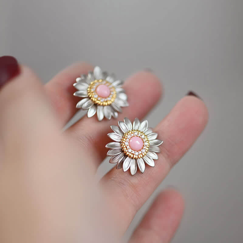 Women's Vintage Daisy Ring and Earrings