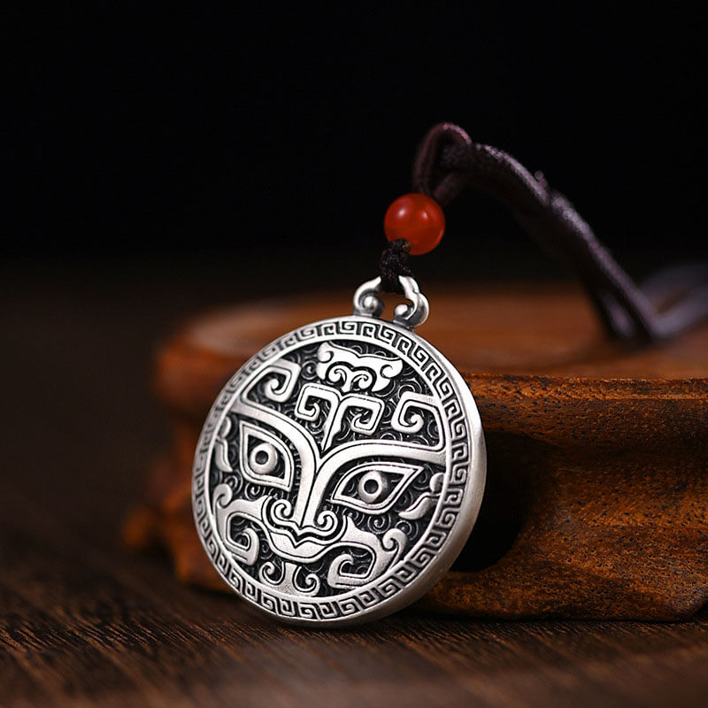 Gluttonous Animal Domineering Retro Round Plate Animal Face Necklace