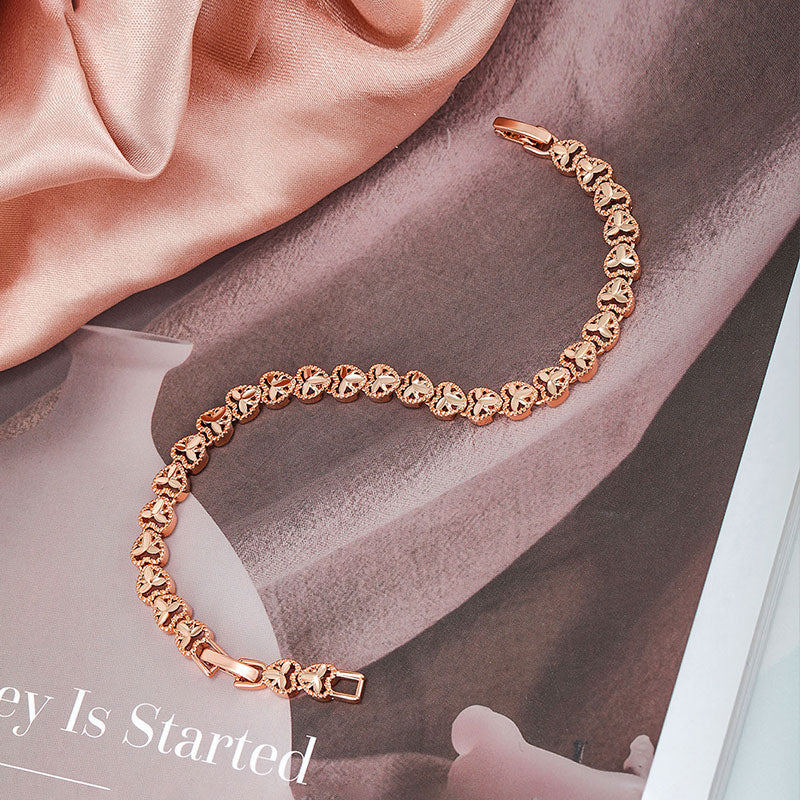 K-plated Gold Car Flower Heart Bracelet for Women