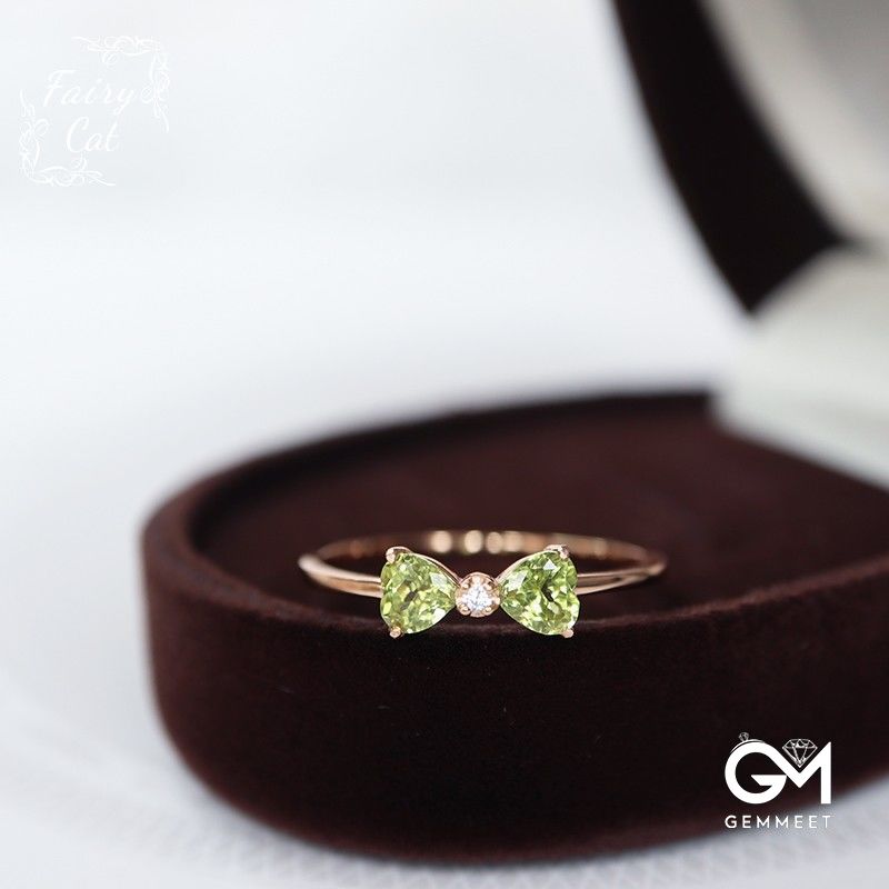 Simple Green Zircon Bow Ring