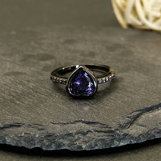 Retro Black Heart Amethyst Ring