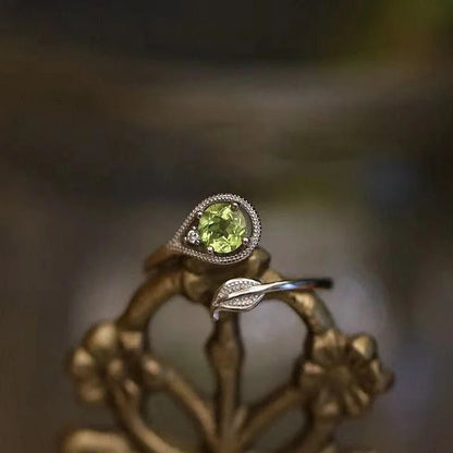 Vintage Delicate Peridot Leaf Ring