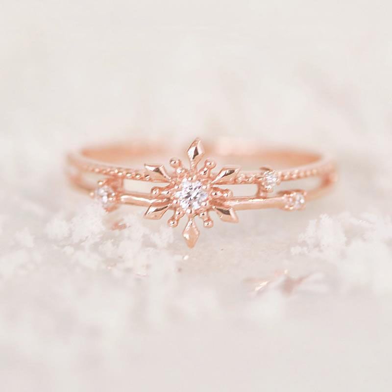 Niche Elegant Snowflake Zircon Ring