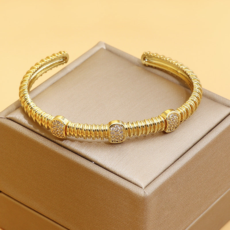 Simple C-shaped Copper K-plated Gold Bracelet for Women