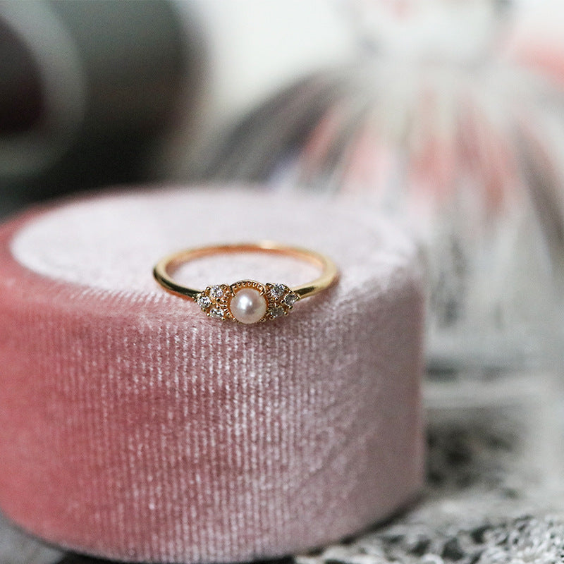 Simple Petal Pearl Ring