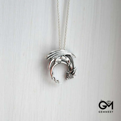 Creative Flying Dragon Necklace