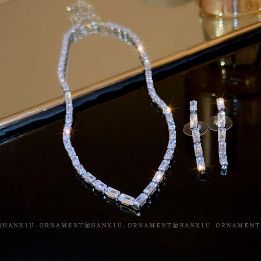 Zircon V-shaped Temperament Necklace