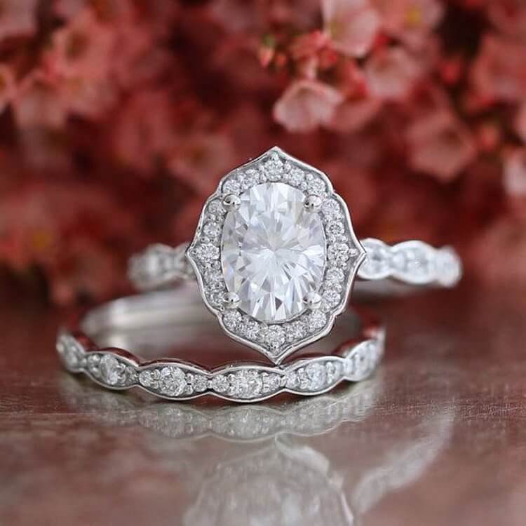 2 Pcs Shiny Oval Zircon Ring Set