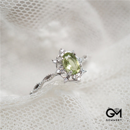 Light Luxury Peridot Green Crystal Ring