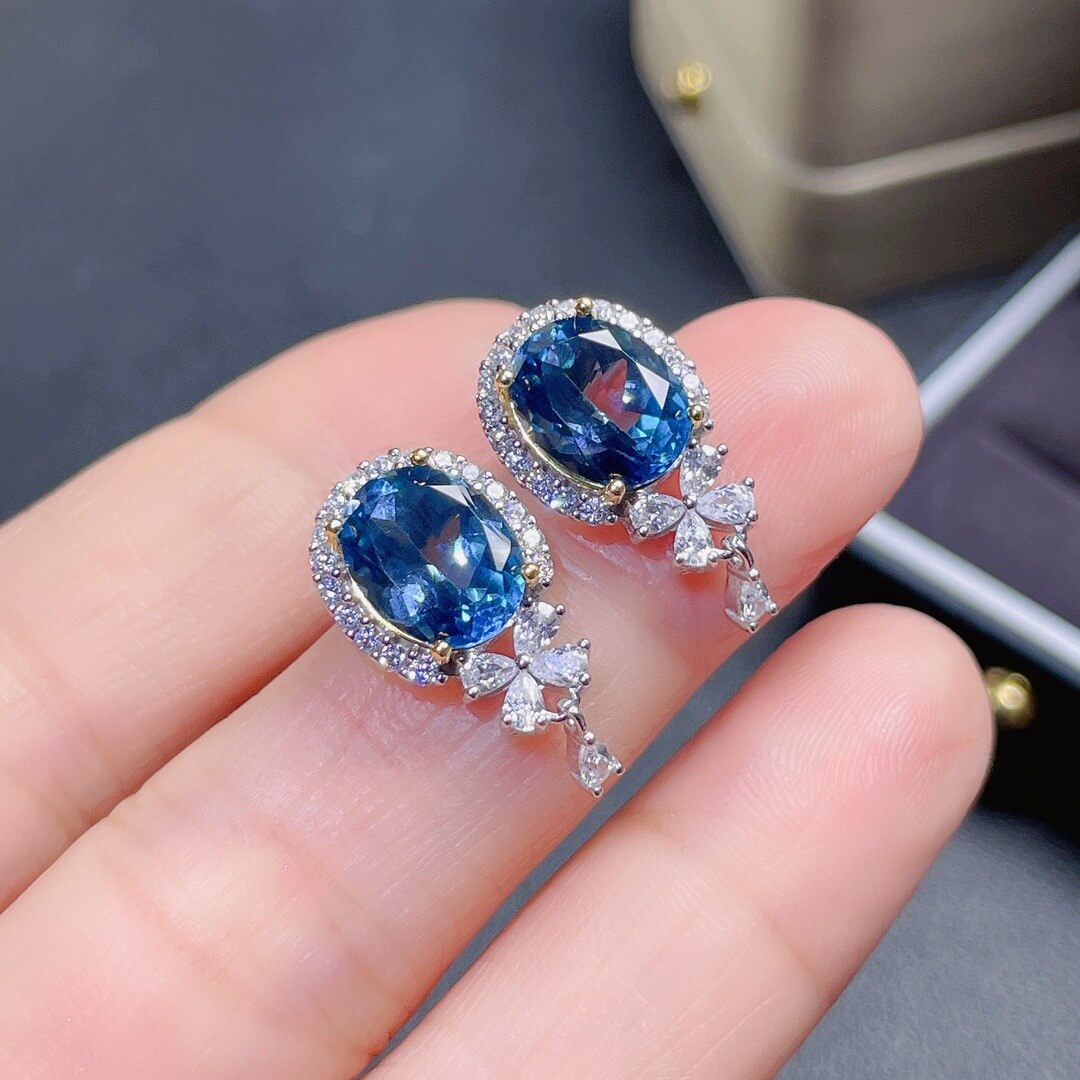 Imitation Natural Blue Topaz Stud Earrings Light Luxury Super Shiny Aquamarine Earrings