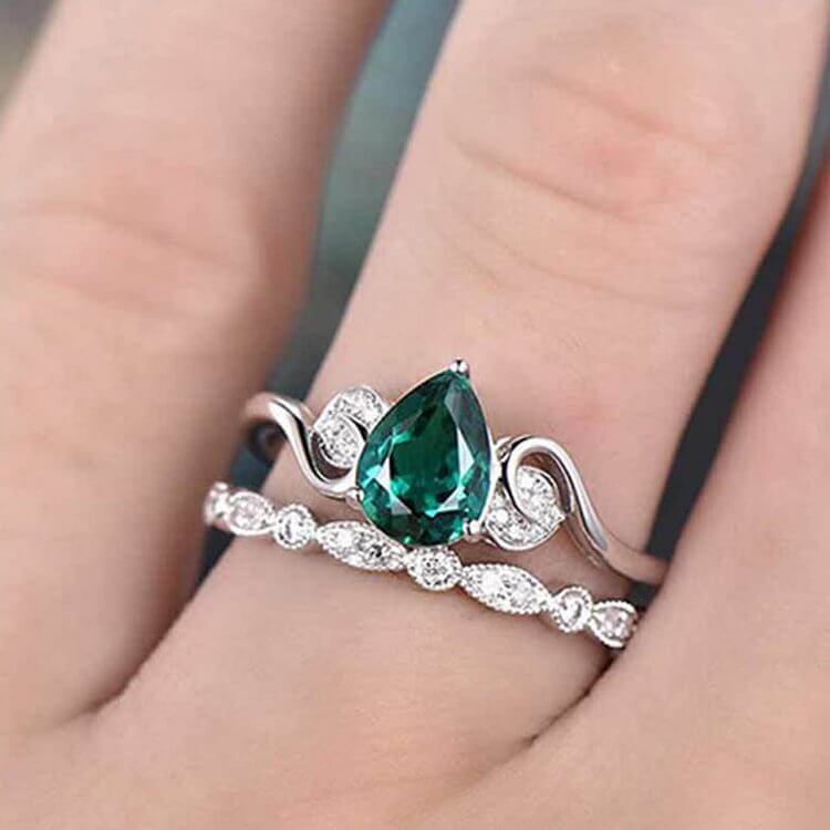 Water Drop Emerald With Zircon 2 Piece Ring Set