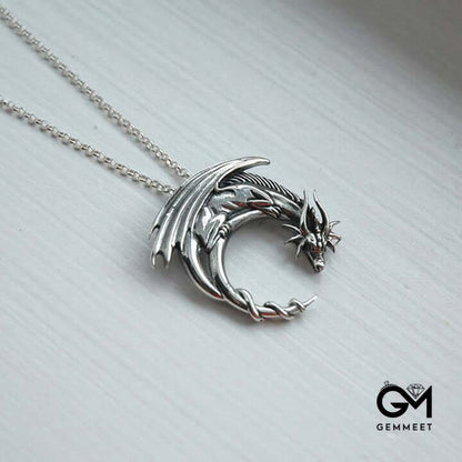 Creative Flying Dragon Necklace