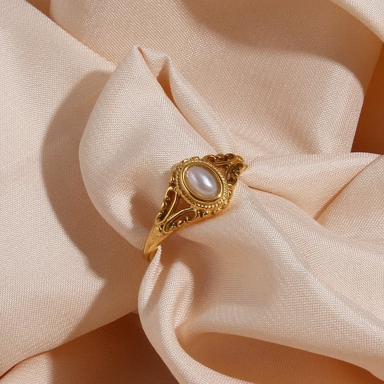 Delicate Natural Pearl Gold Flower Ring